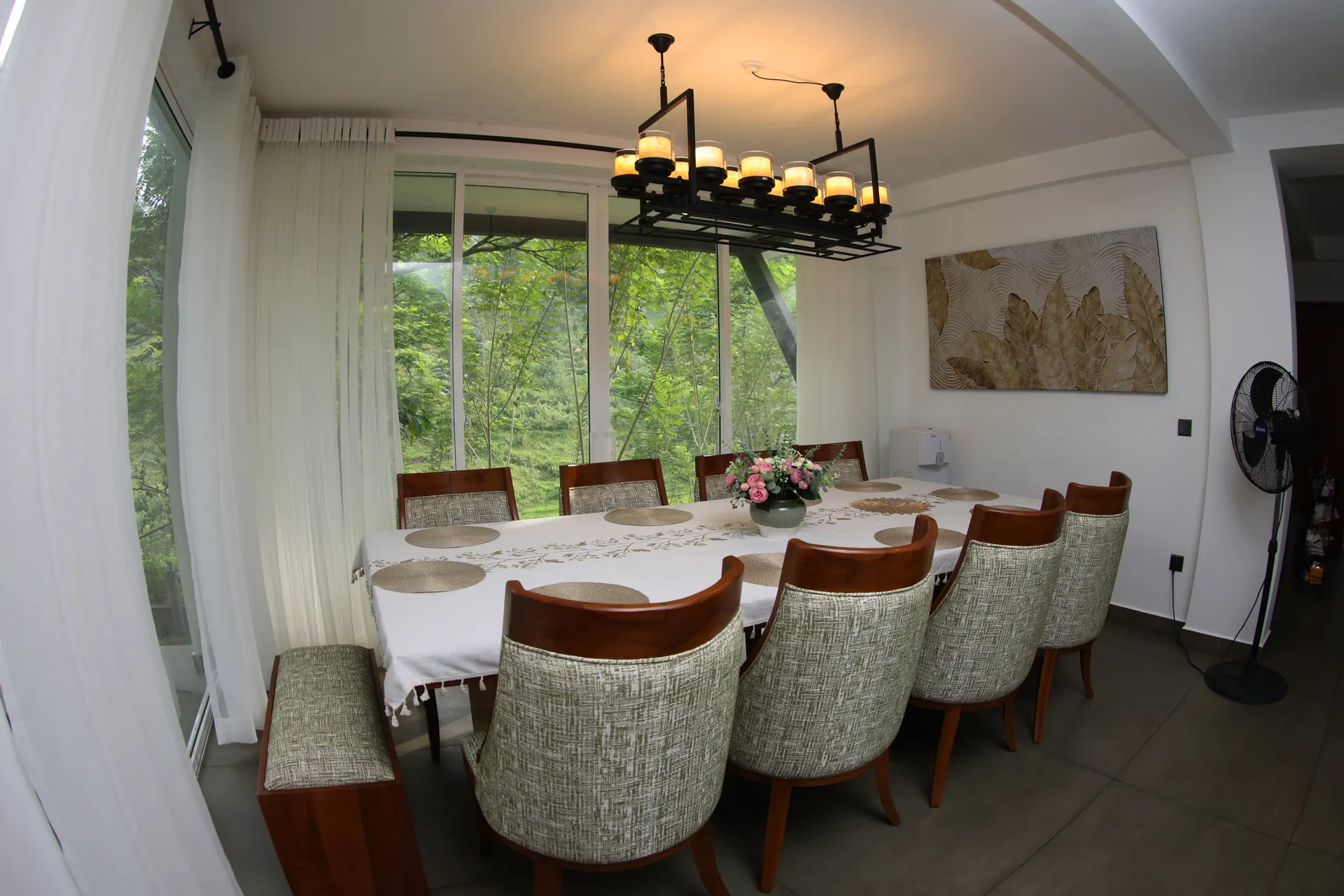 Dining area in the bungalow