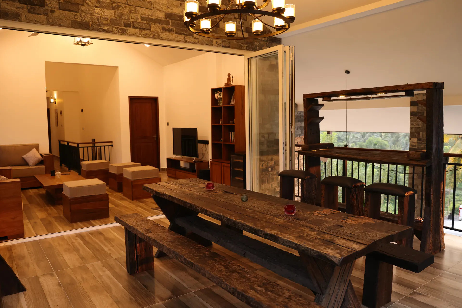 Indoor-outdoor living at the estate